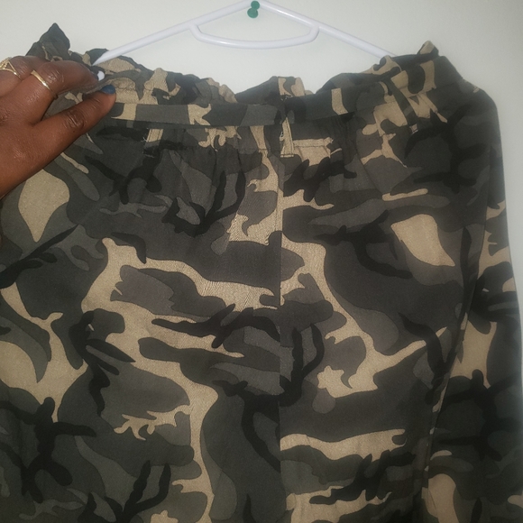 Clothes - Picture 3 of 3